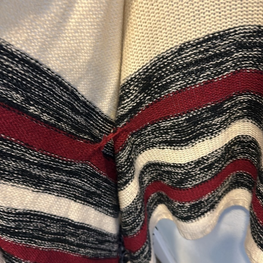 Poncho with fringe - Picture 5 of 5